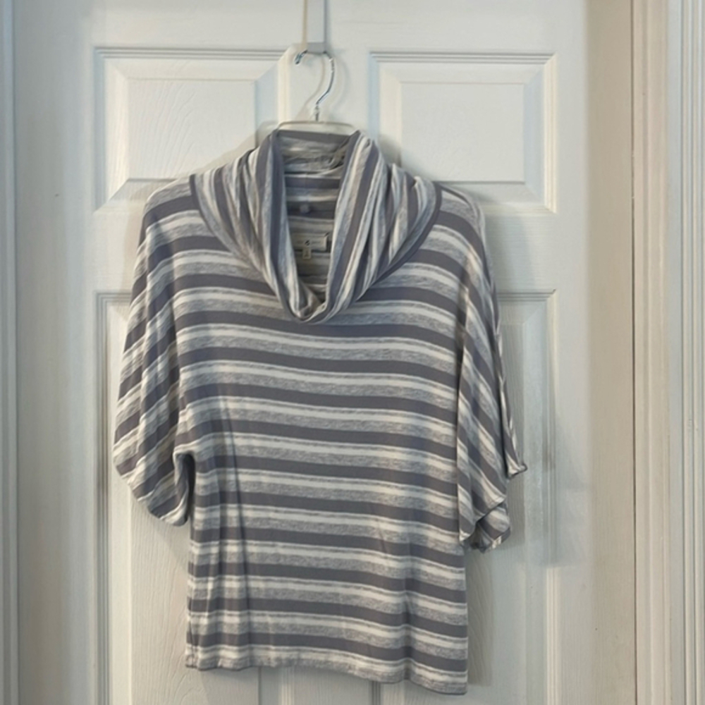 Lou & Grey gray & ivory top, mock turtle neck , small